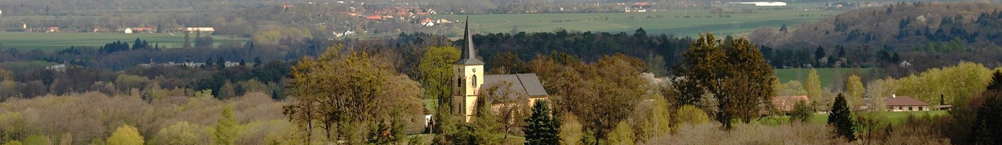 Na obrázku je panorama Kostelce u Heřmanova Městce